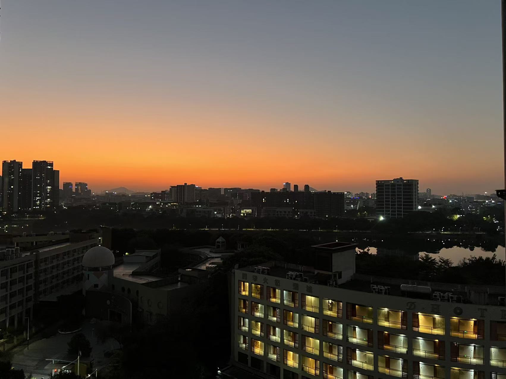 在租房阳台拍的